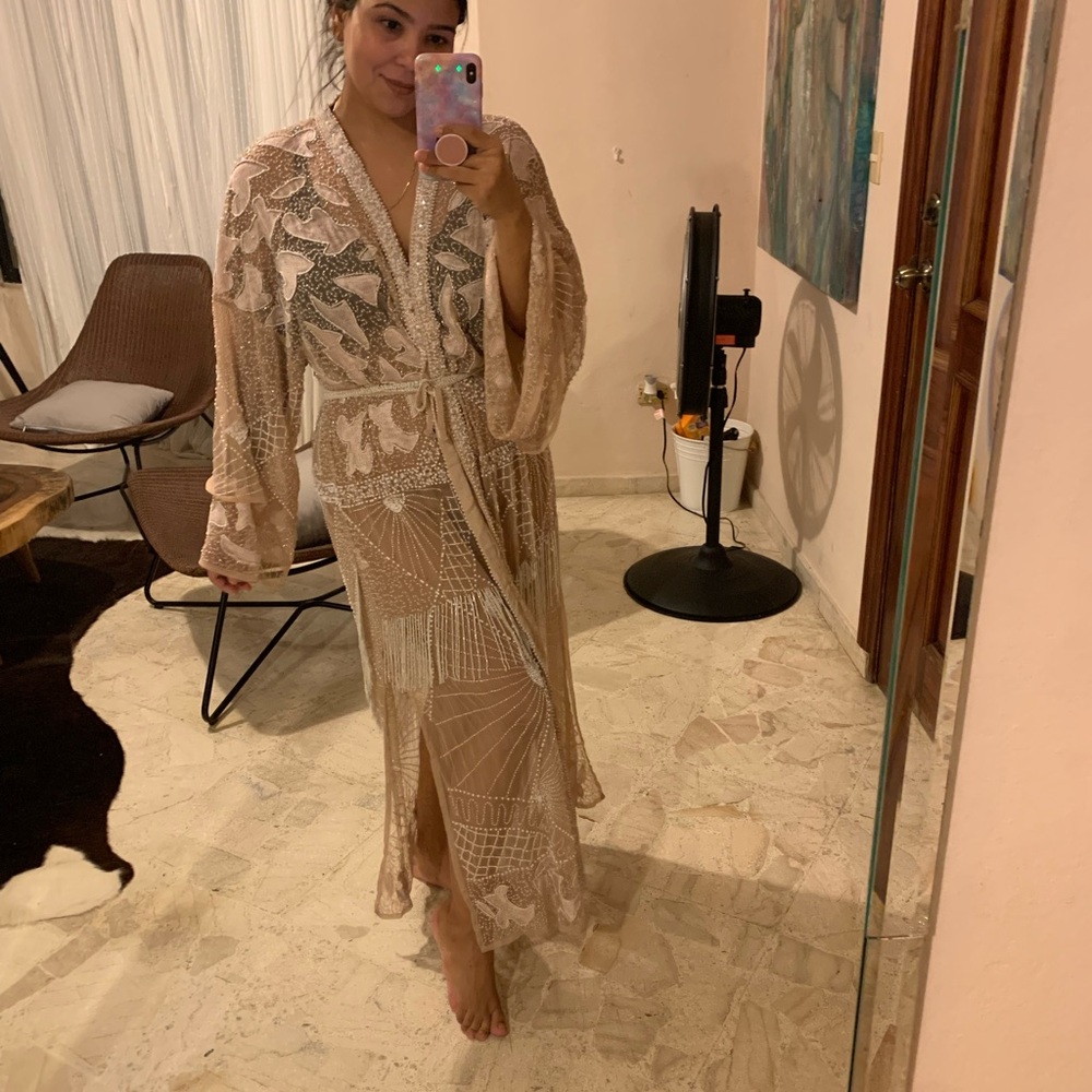 Elegant Beige Embroidered Robe - Picture 2 of 4